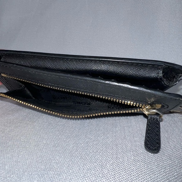 Micheal Kors wristlet/ wallet black 6 3/4 x 1 x 3 1/2 - Picture 5 of 12